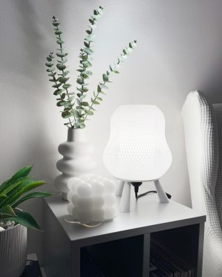 ✨ Představujeme: Braidy ✨ Tato designová lampička spojuje minimalistickou eleganci s dokonalou funkčností. Její jemně...