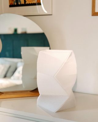 💡Vytvořte atmosféru, kterou si zamilujete Lampička LumiWa Orawe vytváří jedinečnou atmosféru na večery, relax i čtení. A...